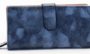 Moda: Egon Von Furstenberg, i must della collezione. Il portafoglio donna nelle tonalità del blu