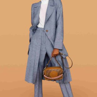 Mame moda Fendi Resort 2019, la collezione tra logomania e garbo. pantalone con pannello