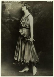 Jeanne Paquin, l'eclettica business woman. Toga Baccante. 1915