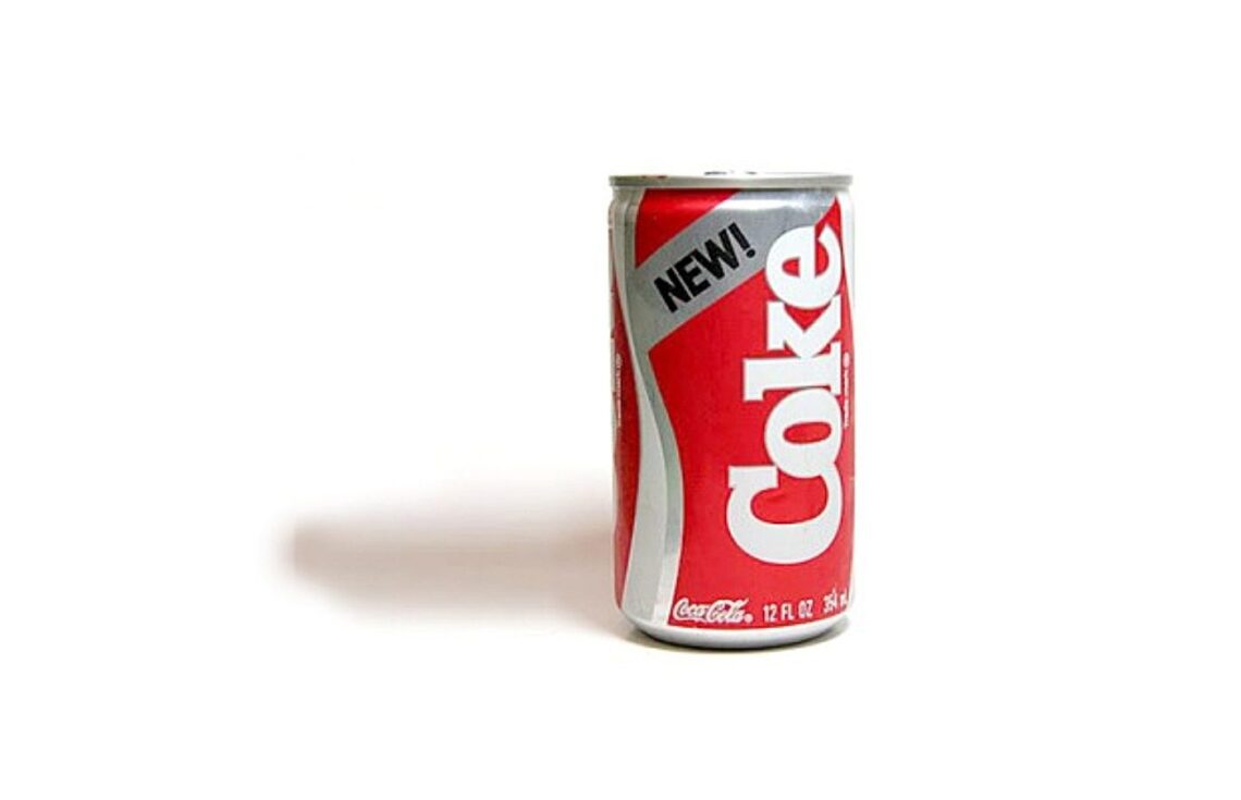 design: coca cola ritorna alle lattine vintage. coca cola vintage