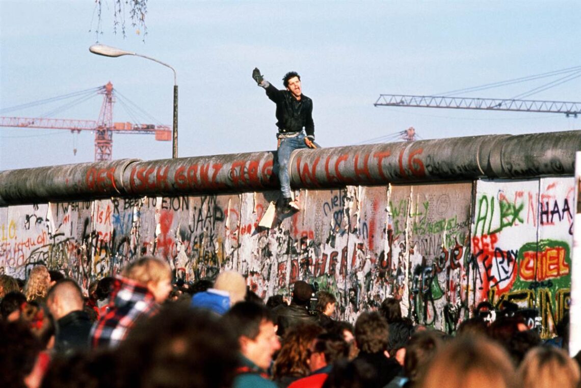 Storia: A 30 anni dal crollo del muro Berlino si colora