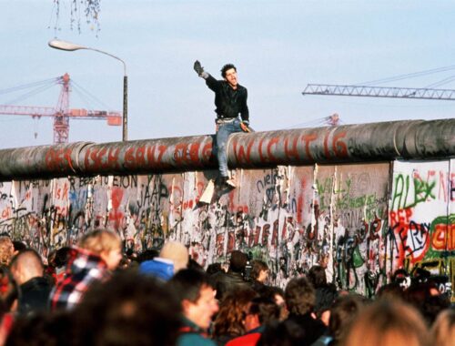 Storia: A 30 anni dal crollo del muro Berlino si colora