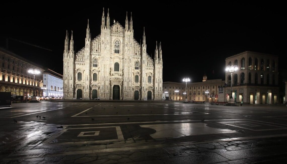 Milano agosto citta chiusa al turismo