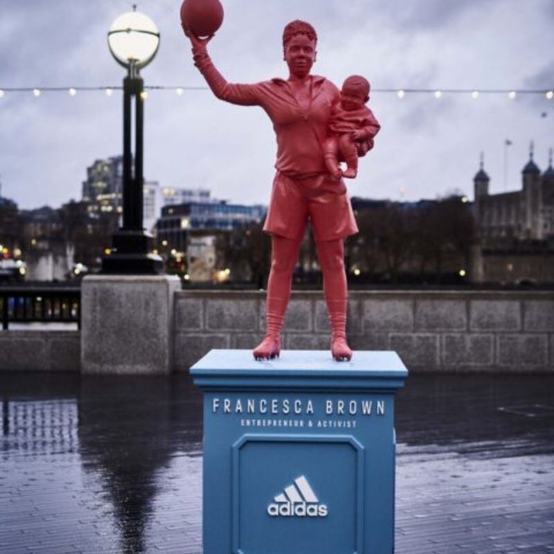 Adidas statue donne